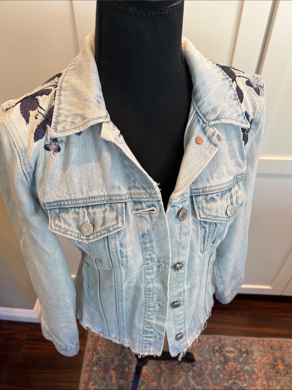 Old Navy Light Blue Embroidered Denim Jacket Size S EUC - Picture 8 of 9
